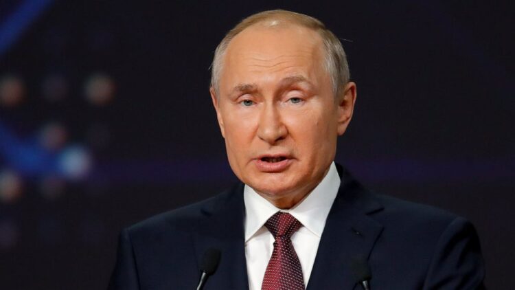 Putin, Scholz Agree On Need To Avert War Amid Ukraine Tensions