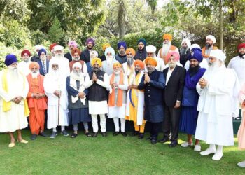 PM meets prominent Sikhs from across the country