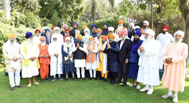 PM meets prominent Sikhs from across the country