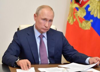 Over 150 Russian Officials Sign Open Letter Condemning Putin