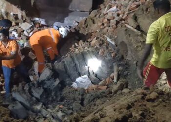 Odisha: Bridge collapses in Chhatra Bazar area in Cuttack