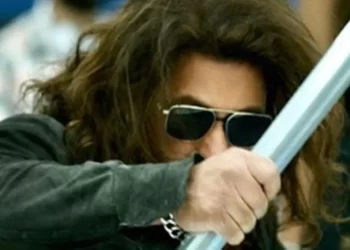 Salman Khan unveils his first look from Kabhi Eid Kabhi Diwali