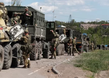 Russia-Ukraine War : Ukrainian troops evacuate from Mariupol