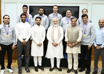 PM interacts with Thomas Cup and Uber Cup team