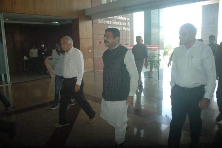 Shri Dharmendra Pradhan visits IISER Pune, inaugurates a slew of facilities