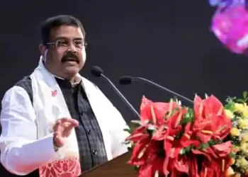 Shri Dharmendra Pradhan suggests inclusion of Yoga in school curriculum