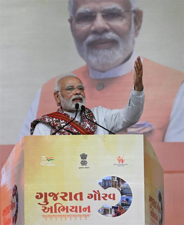 PM participates in Gujarat Gaurav Abhiyan at Vadodara
