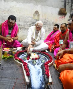 PM offering puja at Baba Baidyanath Dham, Deogarh