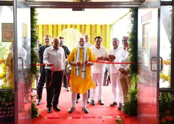 PM inaugurates and lays foundation stone of multiple projects worth more than Rs. 1,000 crores at Sabar Dairy in Sabarkantha