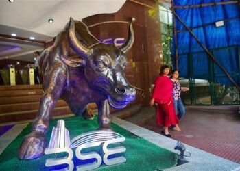 M-cap of 6 of valued firms erodes by Rs 1 trn, Reliance takes biggest hit