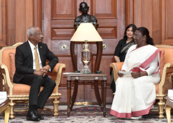 The President of the Republic of Maldives, H.E. Mr Ibrahim Mohamed Solih called on the President of India, Smt Droupadi Murmu at Rashtrapati Bhavan today (August 02, 2022). Welcoming President Solih at Rashtrapati Bhavan, the President said that she was happy to receive a close friend of India and an eminent leader under whose leadership Maldives has emerged as a stable and prosperous nation. The President said that Maldives is a major partner and close friend of India in the Indian Ocean Region. The peoples of the two countries have enjoyed strong cultural, economic and trade ties for centuries. Maldives has a special place in India's 'neighbourhood first policy'. She was happy to note that India's need-based financial and development assistance is supporting Maldives government's development priorities. The President said that the rapid expansion of India-Maldives development cooperation, defence and security initiatives, economic ties and people-to-people contact augurs well for India’s relationship with the Government and people of Maldives. She appreciated the courage and perseverance of the government and people of Maldives during the COVID-19 outbreak. She was happy to note that the strong India-Maldives cooperation during the pandemic has been lauded as a model for the entire region. The President noted that capacity building has emerged as a major pillar in the India-Maldives partnership. She expressed confidence that MoUs signed during this visit will further strengthen capacity building initiatives in Maldives.