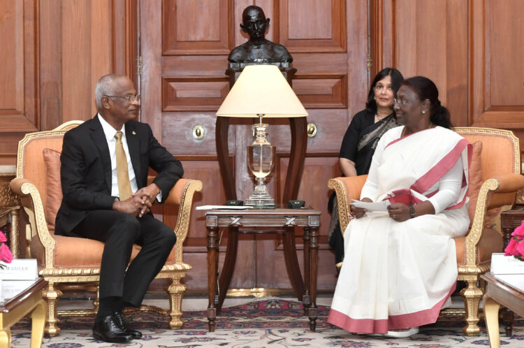 The President of the Republic of Maldives, H.E. Mr Ibrahim Mohamed Solih called on the President of India, Smt Droupadi Murmu at Rashtrapati Bhavan today (August 02, 2022). Welcoming President Solih at Rashtrapati Bhavan, the President said that she was happy to receive a close friend of India and an eminent leader under whose leadership Maldives has emerged as a stable and prosperous nation. The President said that Maldives is a major partner and close friend of India in the Indian Ocean Region. The peoples of the two countries have enjoyed strong cultural, economic and trade ties for centuries. Maldives has a special place in India's 'neighbourhood first policy'. She was happy to note that India's need-based financial and development assistance is supporting Maldives government's development priorities. The President said that the rapid expansion of India-Maldives development cooperation, defence and security initiatives, economic ties and people-to-people contact augurs well for India’s relationship with the Government and people of Maldives. She appreciated the courage and perseverance of the government and people of Maldives during the COVID-19 outbreak. She was happy to note that the strong India-Maldives cooperation during the pandemic has been lauded as a model for the entire region. The President noted that capacity building has emerged as a major pillar in the India-Maldives partnership. She expressed confidence that MoUs signed during this visit will further strengthen capacity building initiatives in Maldives.