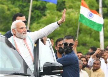 PM inaugurates and lays the foundation stone of projects worth around Rs 4400 crore in Bhuj