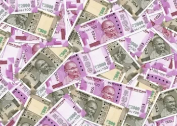 Rupee falls 7 paise to 85.83 against US dollar in early trade