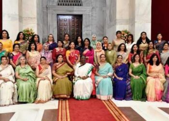 Faculty and course members of 62nd NDC course call on the President
