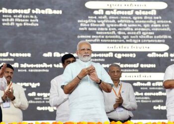 PM lays foundation stone and dedicates various projects worth more than ₹3400 crores at Surat