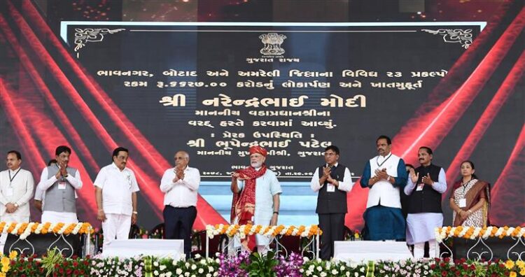 PM inaugurates and lays foundation stone of projects worth over ₹5200 crores in Bhavnagar