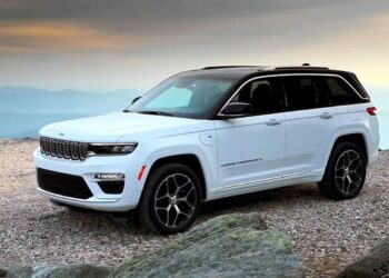 Jeep Grand Cherokee officially teased: India launch next month