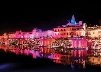 Goa: Goa is a well-known beach paradise and India's party capital. People from all over the world travel to India to see Goa's beauty, especially at this time of year, when it is illuminated by festivities and ragers. Don't worry, if you enjoy nature and peace, South Goa has some of the most serene and historically significant places to visit. Odisha, on the other hand, consistently celebrates Diwali by planning for weeks ahead of time and lighting thousands of lamps and fireworks. Everyone celebrates Goddess Kali for 15 days, culminating with Diwali celebrations. The people of Odisha also use this occasion to remember their forefathers and mothers. In the Puri Jagannath Temple, jute sticks are burnt during Diwali as a way of invoking the blessings of ancestors and as a sign to make the part of the festivities.