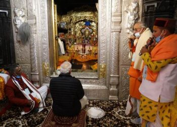 M performs darshan and pooja at Badrinath Dham in Uttarakhand