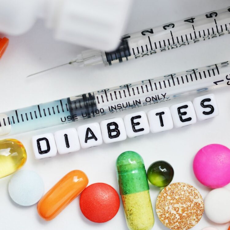 What are the signs of kidney failure in patients with diabetes?