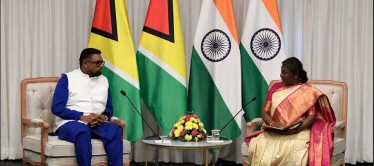 PRESIDENT DROUPADI MURMU MEETS PRESIDENT OF COOPERATIVE REPUBLIC OF GUYANA ON THE SIDELINES OF 17TH PRAVASI BHARATIYA DIVAS CONVENTION