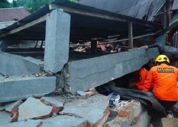 7.5-Magnitude Quake Strikes Indonesia, Tsunami Alert Issued