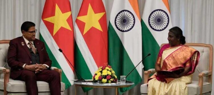 PRESIDENT DROUPADI MURMU MEETS PRESIDENT OF REPUBLIC OF SURINAME ON THE SIDELINES OF 17TH PRAVASI BHARATIYA DIVAS CONVENTION