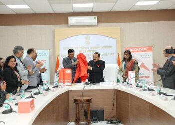 Union Health Minister Dr. Mansukh Mandaviya unveils world’s first intranasal COVID19 vaccine, iNNCOVACC in the presence of Union Minister of State (IC) for Science and Technology Dr Jitendra Singh