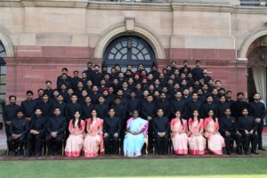 OFFICER TRAINEES OF INDIAN REVENUE SERVICE AND ASSISTANT EXECUTIVE ENGINEERS OF CPWD CALL ON THE PRESIDENT