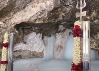 Jammu and Kashmir’s Lt. Governor Flags Off 1st Batch Of Amarnath Pilgrims From Jammu
