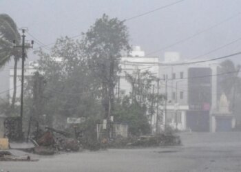 Cyclone Biparjoy Live Updates: Strong winds, rains hit Gujarat’s Kutch & Saurashtra; landfall to continue till midnight