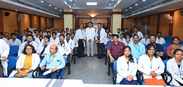 5T Secy. Pandian with Medical staffs