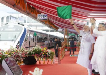 Prime Minister flags off five new Vande Bharat Express trains from Rani Kamalapati Railway station in Bhopal