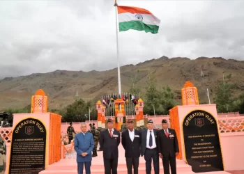 Nation pays tribute to 1999 Kargil war heroes on 24th Kargil Vijay Diwas; Raksha Mantri pays homage to the valiant soldiers at Kargil War Memorial in Dras