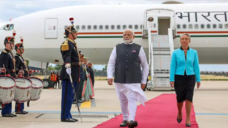 Prime Minister arrives in Paris, Republic of France