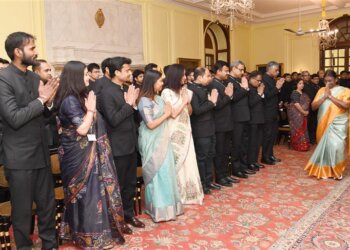 PROBATIONERS OF INDIAN FOREST SERVICE AND OFFICERS/OFFICER TRAINEES OF INDIAN DEFENCE ESTATES SERVICE CALL ON THE PRESIDENT