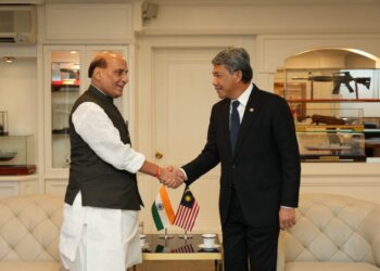 Raksha Mantri Shri Rajnath Singh meets his Malaysian counterpart in Kuala Lumpur; Also calls on Prime Minister of the Southeast Asian nation