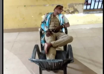 Jail Warders Suspended: Viral 'Dozing on Duty' Picture