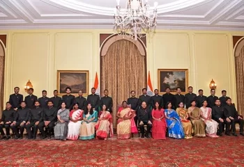 PROBATIONERS OF INDIAN POSTAL SERVICE CALL ON THE PRESIDENT