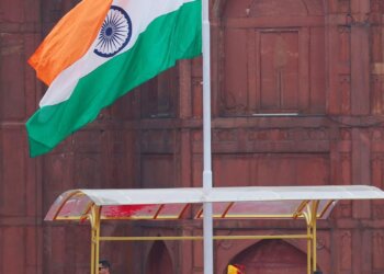 On the 77th Independence Day, Prime Minister appreciates nurses, doctors and others for their efforts for changing the fortune of the country