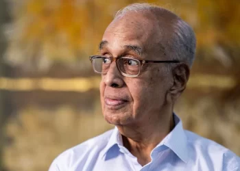 Indian Tycoon Donates $750M Sans Mobile: Remarkable Gesture