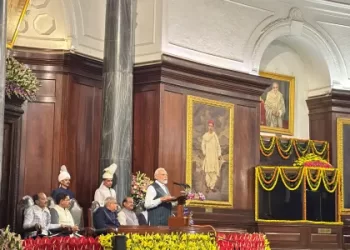 PM addresses MPs in Central Hall of Parliament during Special Session