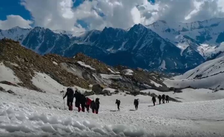 20 Mountaineers Scale Tallest Peaks in 28 States