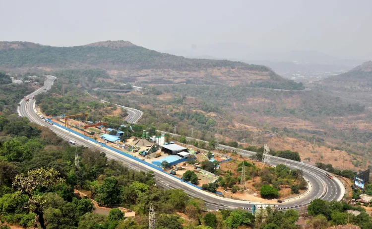 Hour-Long Traffic Blocks on Mumbai-Pune Expressway