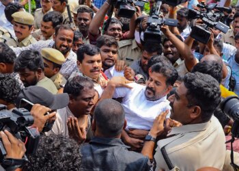 KCR Relies on Cash and Liquor for Polls