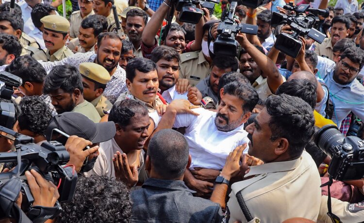 KCR Relies on Cash and Liquor for Polls