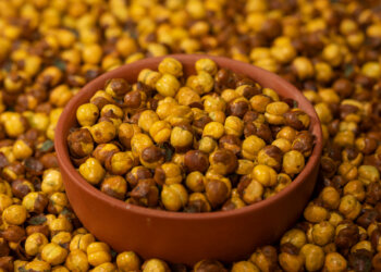 Weight Loss With Roasted Chana: 6 Reasons Why This Winter Superfood Can Help You Shed Extra Fat