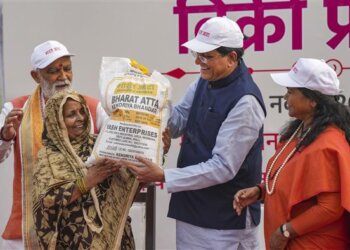 Govt formally launches ‘Bharat Atta’ at subsidised rate of Rs 27.50/kg to give relief to consumers