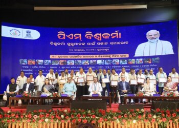 26 Odisha Artisans Felicitated During ‘Sammaan Samaroh Of Vishwakarma Gurus’